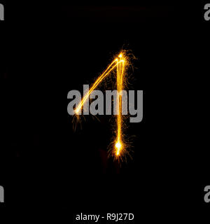 I numeri da 0 a 9 creato utilizzando un sparkler isolati su sfondo nero Foto Stock