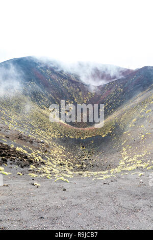 Cratere Silvestri Superiori (2001m) sull'Etna, parco nazionale dell'Etna, Sicilia, Italia. Silvestri Superiori - cratere laterale del 1892 anno eruzione. V Foto Stock