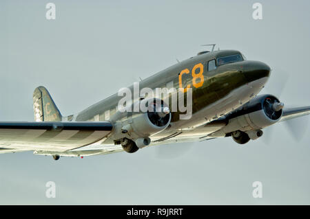 Douglas C-47-DC-3 della seconda guerra mondiale il trasporto aereo Foto Stock