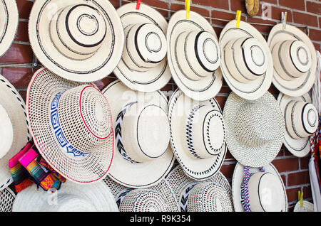 Cappelli Panamense per la vendita. Ci sono una varietà di tradizionali cappelli panamense, che differiscono dal ben noto Panama cappelli (dall'Ecuador) Foto Stock