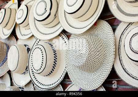 Cappelli Panamense per la vendita. Ci sono una varietà di tradizionali cappelli panamense, che differiscono dal ben noto Panama cappelli (dall'Ecuador) Foto Stock