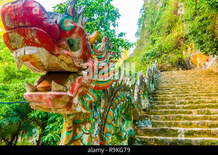 Drago misterioso di appendere il Mua tempio nella grotta view point in Ninh Binh in Vietnam Foto Stock