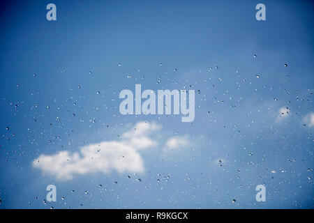 Gocce d'acqua nel cielo Foto Stock