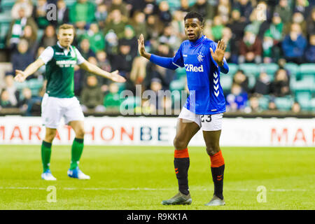 Easter Road, Edimburgo, Regno Unito. Xix Dec, 2018. Premiership scozzese. Hibs versus; Rangers Rangers player Lassana Coulibaly(23) protestando verso il ref Foto Stock