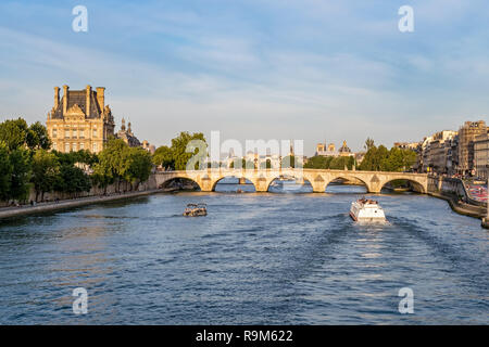 Pont Royal oltre il Fiume Senna - Parigi, Francia Foto Stock