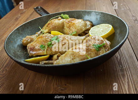 Pollo arrosto con sommaco, Za'atar e limone, tradizionale piatto palestinese Foto Stock