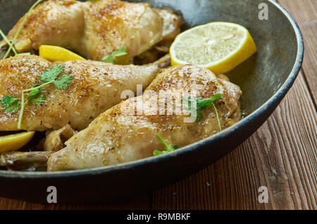 Pollo arrosto con sommaco, Za'atar e limone, tradizionale piatto palestinese Foto Stock