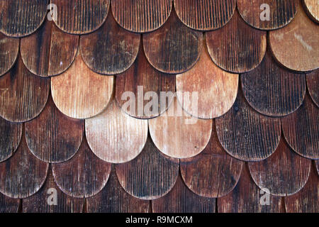 Parete di copertura con clapboards in legno Foto Stock