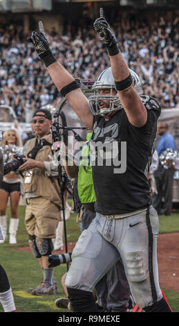 Oakland, la California, Stati Uniti d'America. 4 Novembre, 2012. Oakland Raiders stretto fine Brandon Myers (83) celebra il touchdown di Domenica a O.co Coliseum di Oakland, CA. I bucanieri sconfitto i raider 42-32. Credito: Al di Golub/ZUMA filo/Alamy Live News Foto Stock
