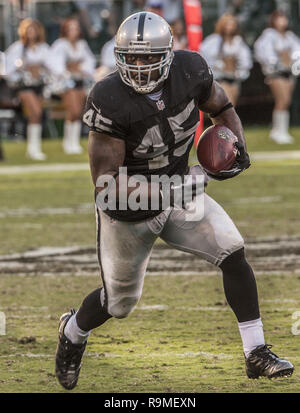 Oakland, la California, Stati Uniti d'America. 4 Novembre, 2012. Oakland Raiders fullback Marcel Reece (45) Domenica a O.co Coliseum di Oakland, CA. I bucanieri sconfitto i raider 42-32. Credito: Al di Golub/ZUMA filo/Alamy Live News Foto Stock