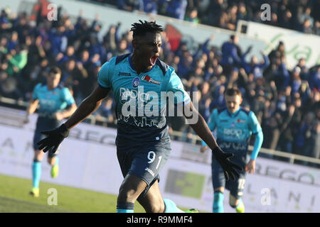 Foto di Mauro Locatelli/LaPresse 26 Dicembre 2018 Bergamo, Italia sport calcio Atalanta vs Jueventus - Campionato di calcio di Serie A TIM 2018/2019 - Stadio Atleti Azzurri d'Italia. Nella foto:Zapata esutanza gol 1-1 foto Mauro Locatelli/LaPresse 26 dicembre 2018 Bergamo, Italia sport soccer Atalanta vs Juventus - Italian Football Championship League A TIM 2018/2019 - Atleti Azzurri d'Italia Stadium. Nel pic: Foto Stock