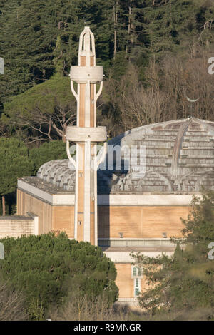 Roma Italia. Il 26 dicembre 2018. La Moschea di Roma, la più grande moschea al di fuori del mondo islamico è bagnata nel pomeriggio di sole su una luminosa giornata di sole nella capitale italiana Credito: amer ghazzal/Alamy Live News Foto Stock