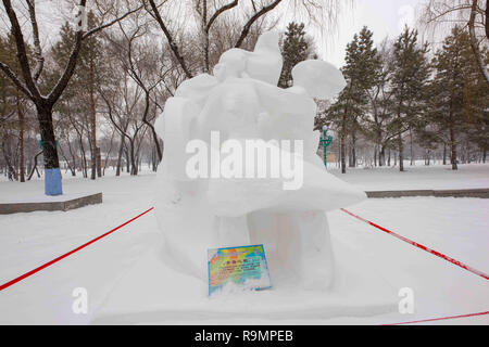 Harbi, Harbi, Cina. Il 26 dicembre, 2018. Harbin, CINA-la XXXI International Snow Sculpture Art Expo è tenuto presso il Sun Island a Harbin, nordest ChinaÃ¢â'¬â"¢s Provincia di Heilongjiang. Credito: SIPA Asia/ZUMA filo/Alamy Live News Foto Stock