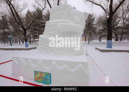 Harbi, Harbi, Cina. Il 26 dicembre, 2018. Harbin, CINA-la XXXI International Snow Sculpture Art Expo è tenuto presso il Sun Island a Harbin, nordest ChinaÃ¢â'¬â"¢s Provincia di Heilongjiang. Credito: SIPA Asia/ZUMA filo/Alamy Live News Foto Stock