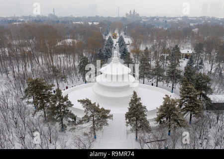 Harbi, Harbi, Cina. Il 26 dicembre, 2018. Harbin, CINA-la XXXI International Snow Sculpture Art Expo è tenuto presso il Sun Island a Harbin, nordest ChinaÃ¢â'¬â"¢s Provincia di Heilongjiang. Credito: SIPA Asia/ZUMA filo/Alamy Live News Foto Stock