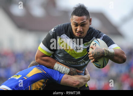 Leeds, Regno Unito. Il 26 dicembre, 2018. Headingley Stadium di smeraldo, Leeds, Inghilterra; Rugby League Wetherby Whaler Sfida, Leeds Rhinos vs Wakefield Trinità; Pauli Pauli in azione. Credito: Dean Williams/Alamy Live News Foto Stock