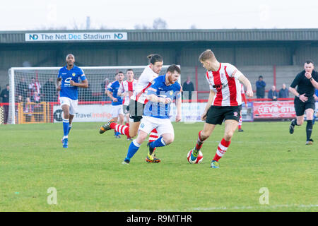 Northwich, Cheshire, Regno Unito. Il 26 dicembre, 2018. Boxing Day - Mercoledì 26 dicembre 2018. Derby partita di calcio tra Witton Albion e Warrington Town. Entrambe le squadre giocano in Evo-Stik Premier league division. Warrington Town sono seduti piacevolmente in quarta posizione e in una play-off, mentre Witton stanno lottando in giù nel quattordicesimo. Warrington segna il gol della vittoria in 93minuti di credito: John Hopkins/Alamy Live News Foto Stock