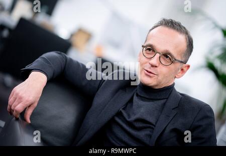 Berlino, Germania. Xxi Dec, 2018. Heiko Maas (SPD), il ministro degli Affari Esteri, parla con i giornalisti della stampa tedesca agenzia in un colloquio presso la Federal Foreign Office. Credito: Kay Nietfeld/dpa/Alamy Live News Foto Stock