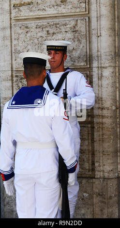 Cambio della guardia da parte del parlamento italiano a Palazzo Madama a Roma. Foto Stock