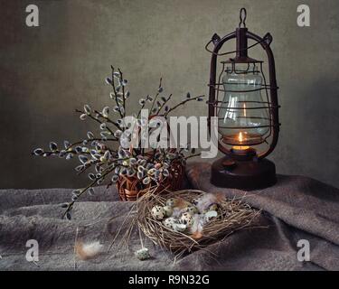 Ancora in vita con bouquet i rami di salici Foto Stock