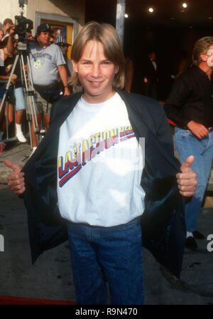 WESTWOOD, CA - 13 giugno: Attore Austin O'Brien assiste la Columbia Pictures' 'l'ultima azione Hero' il 13 giugno 1993 al Mann Village Theatre di Westwood, California. Foto di Barry re/Alamy Stock Photo Foto Stock