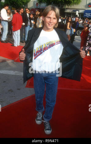 WESTWOOD, CA - 13 giugno: Attore Austin O'Brien assiste la Columbia Pictures' 'l'ultima azione Hero' il 13 giugno 1993 al Mann Village Theatre di Westwood, California. Foto di Barry re/Alamy Stock Photo Foto Stock