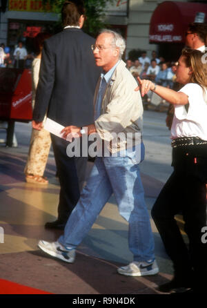 WESTWOOD, CA - 13 giugno: Attore Richard Dreyfuss assiste la Columbia Pictures' 'l'ultima azione Hero' il 13 giugno 1993 al Mann Village Theatre di Westwood, California. Foto di Barry re/Alamy Stock Photo Foto Stock