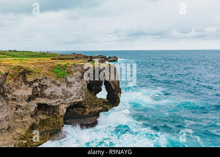 Scenario di Cape Manzamo in Okinawa, in Giappone, il luogo famoso per il viaggio a Okinawa, Giappone, spazio di copia Foto Stock