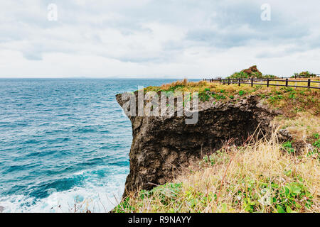 Scenario di Cape Manzamo in Okinawa, in Giappone, il luogo famoso per il viaggio a Okinawa, Giappone, spazio di copia Foto Stock