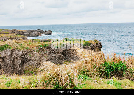 Scenario di Cape Manzamo in Okinawa, in Giappone, il luogo famoso per il viaggio a Okinawa, Giappone, spazio di copia Foto Stock