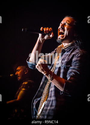 Pop male vivere a Manchester Academy Foto Stock