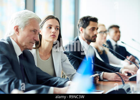 Ascolto attento Foto Stock