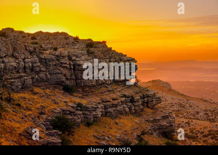 Torcal de Antequera al tramonto, erosione lavorando su Jurassic calcari, provincia di Malaga. Andalusia, Spagna del sud Europa. Foto Stock
