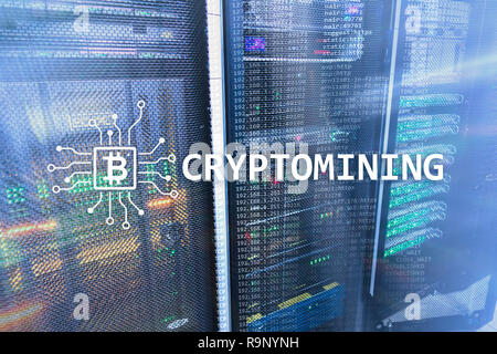 Cryptocurrency concetto di data mining sulla sala server sfondo. Foto Stock