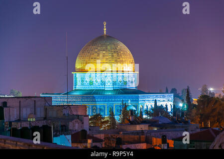 La Moschea Islamica al Monte del Tempio a Gerusalemme, luogo sacro costruito nel 691, in cui il Profeta Maometto ascese al cielo su un angelo nel suo viaggio di notte Foto Stock