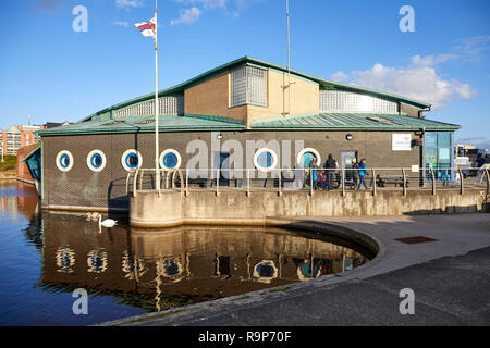 Lytham Saint Annes Lancashire, lungomare lungomare località balneare sul Mare d'Irlanda costa dell'Inghilterra, RNLI scialuppa di salvataggio Station Foto Stock