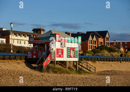 Lytham Saint Annes Lancashire, lungomare lungomare località balneare sul Mare d'Irlanda costa dell'Inghilterra, gelateria sulla spiaggia Foto Stock