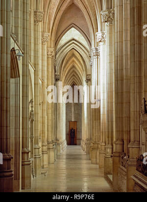 Downside Abbey, Somerset, Regno Unito. Un monastero benedettino conosciuta anche come la Basilica di San Gregorio Magno, la costruzione è iniziata nel 1873 ed è ancora incompleto. Foto Stock