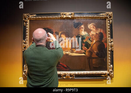 Visitatore prende foto dalla pittura allegra compagnia con un liuto player da Gerard van Honthorst Foto Stock