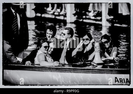 Henley on Thames, GRAN BRETAGNA, 2 luglio 2006, il Comitato olimpico internazionale, presidente, dott. Jacques Rogge, prende un viaggio nel "Ariadne', durante l annuale Henley Royal Regatta, "film noir stile fotografia", © Peter SPURRIER, Foto Stock