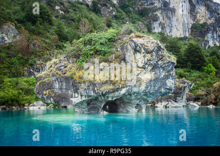 Grotte di marmo (Capillas del Marmol). General Carrera lago detto anche Lago di Buenos Aires. A nord della Patagonia. Il Cile. Colore blu Foto Stock