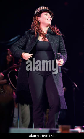 Olga Tanon esegue in concerto Amor la musica spettacolo presso la American Airlines Arena di Miami, il 29 ottobre 2006. Foto Stock