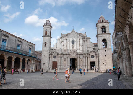 Cattedrale di l'Avana (Cattedrale di San Cristobal) in Plaza de la Catedral su Calle Empedrado, tra San Ignacio y Mercaderes, Habana Vieja. Foto Stock