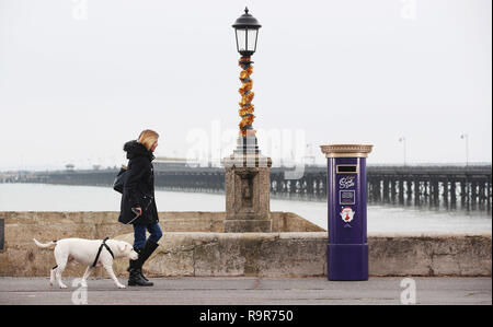 Cadbury è di lanciare il suo primo segreto Cadbury Santa Servizi postali che sarà in tournée in dieci posizioni da tutto il Regno Unito da giovedì 15 novembre. Essa offrirà ai visitatori la possibilità di inviare un delizioso cioccolato Cadbury anonimamente regalo a qualcuno di speciale nella loro vita, proprio perché. Dotato di: atmosfera dove: Londra, Regno Unito quando: 15 Nov 2018 Credit: Joe Pepler/PinPep/WENN.com Foto Stock