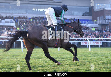 Kempton Park Racecourse, Sunbury-on-Thames, Regno Unito. 27 Dic, 2018. 32Red Winter Festival Horse Racing, giorno 2; Altior cavalcato da Nico de Boinville vince il deserto di Unibet Orchid Chase Credit: Azione Plus sport/Alamy Live News Foto Stock