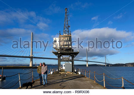 South Queensferry, Regno Unito. Il 28 dicembre, 2018. Tempo soleggiato su Port Edgar Marina, South Queensferry con la Queensferry Crossing. Credito: Craig Brown/Alamy Live News Foto Stock