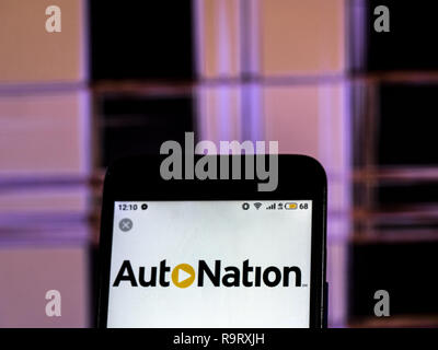 Kiev, Ucraina. Xvii Dec, 2018. AutoNation logo azienda vede visualizzato su un telefono intelligente. Credito: Igor Golovniov SOPA/images/ZUMA filo/Alamy Live News Foto Stock