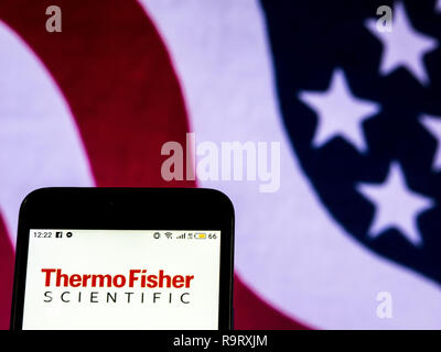 Kiev, Ucraina. Xvii Dec, 2018. Thermo Fisher Scientific Company logo che si vede visualizzato su un telefono intelligente. Credito: Igor Golovniov SOPA/images/ZUMA filo/Alamy Live News Foto Stock