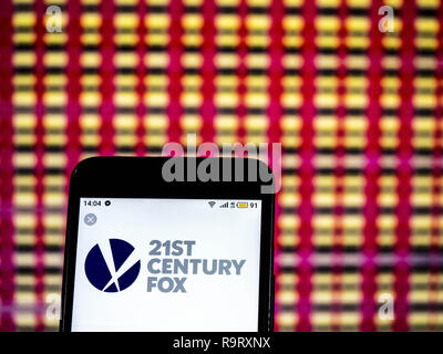 Kiev, Ucraina. Xiv Dic, 2018. Xxi secolo Fox Mass media company logo che si vede visualizzato su un telefono intelligente. Credito: Igor Golovniov SOPA/images/ZUMA filo/Alamy Live News Foto Stock