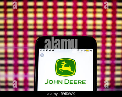 Dicembre 14, 2018 - Kiev, Ucraina - John Deere Manufacturing Company logo che si vede visualizzato su un telefono intelligente. (Credito Immagine: © Igor Golovniov/SOPA immagini via ZUMA filo) Foto Stock